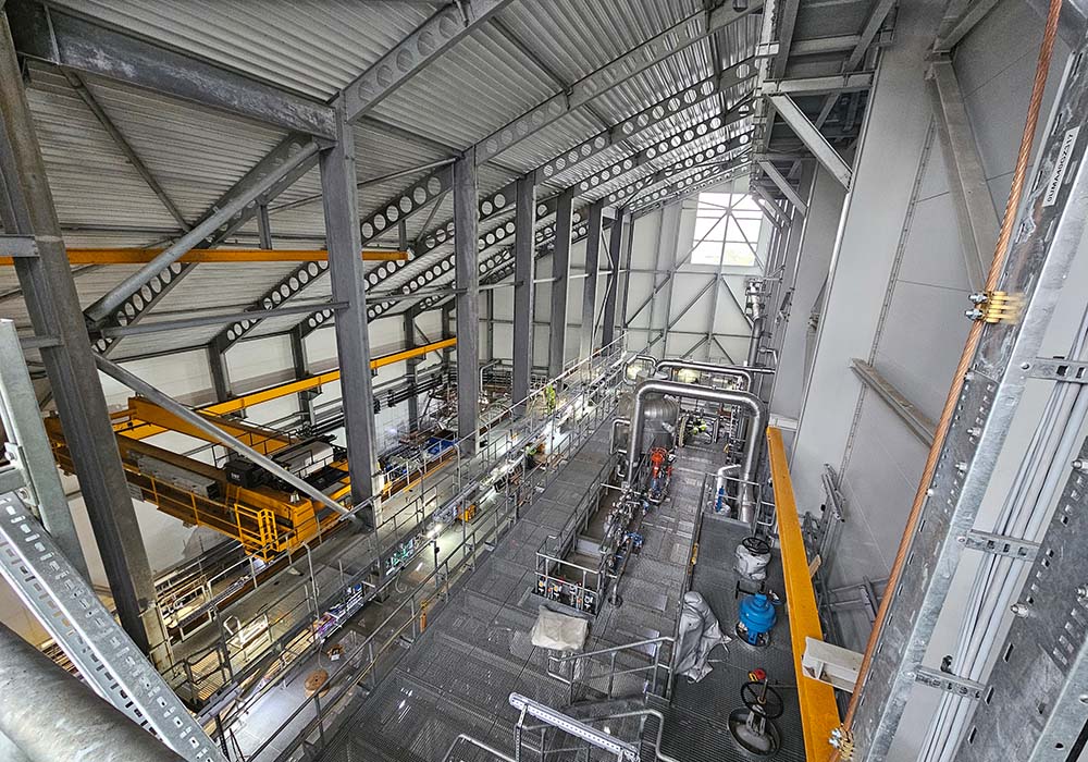 Inside the structure lots of stell frames